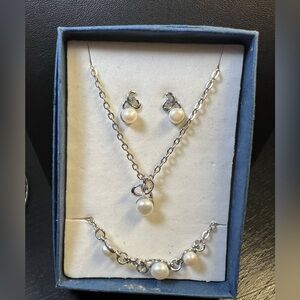 Elegant Silver Pearl Jewelry Set